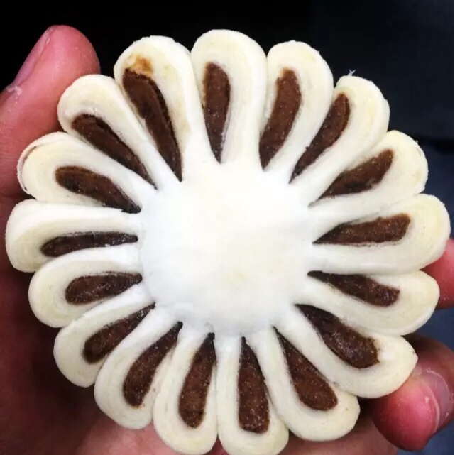 猪油版的各种酥（叉烧酥 紫荆花酥 菊花酥 元宝酥 ）