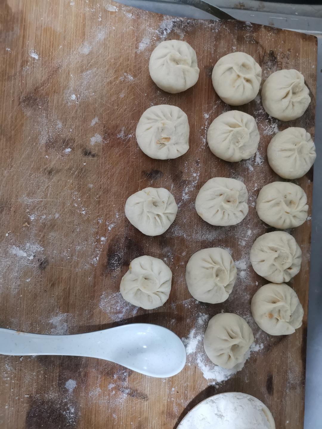 松软多汁的肉包子