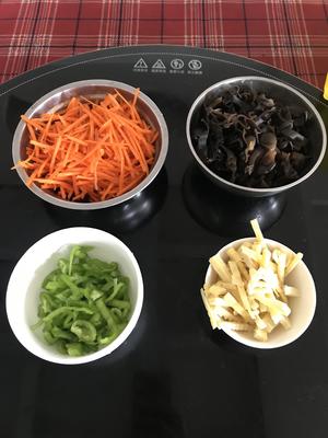 最适合春笋季吃的菜—鱼香肉丝的做法 步骤2