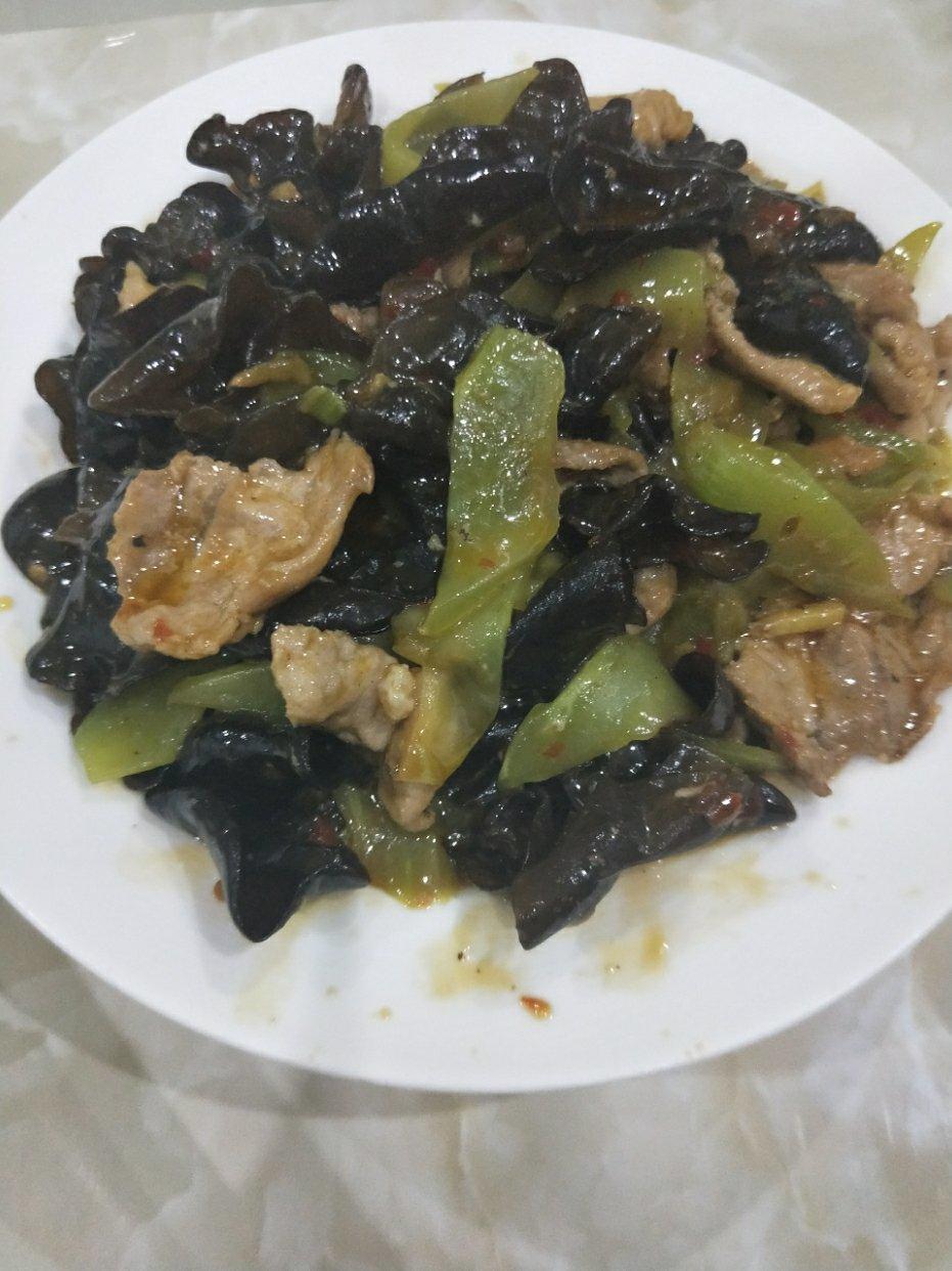 木耳莴笋炒肉片