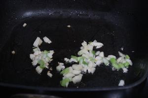 米豆腐肉沫煲的做法 步骤5
