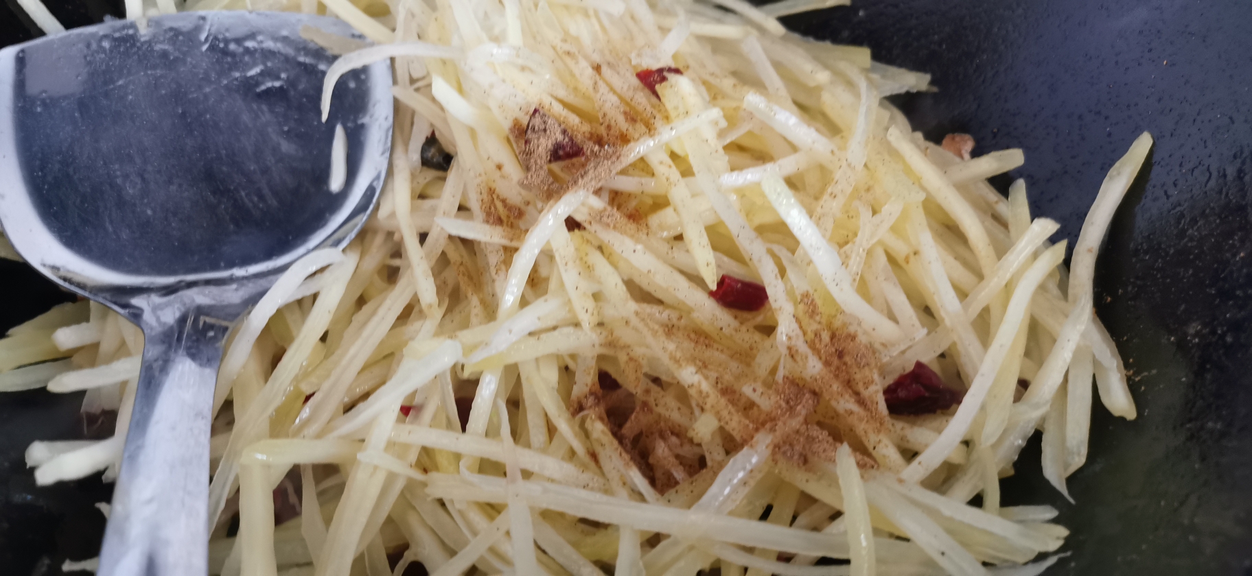 山东味的水烙馍配土豆丝炒蛋的做法 步骤5