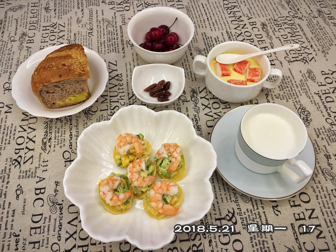 薯片牛油果大虾沙拉