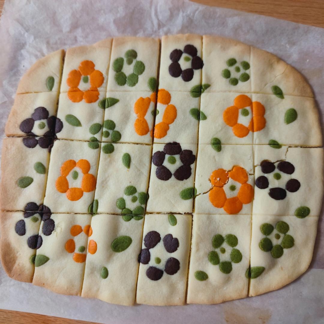 装满整个春天的花花拼图饼干