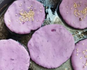 不用炸  比南瓜饼好吃的紫薯饼的做法 步骤6
