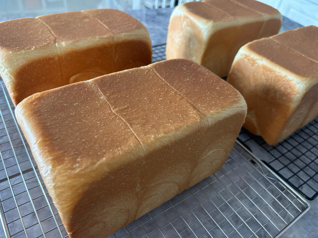 奶香四溢，可以撕着吃的直接法「鲜奶吐司」