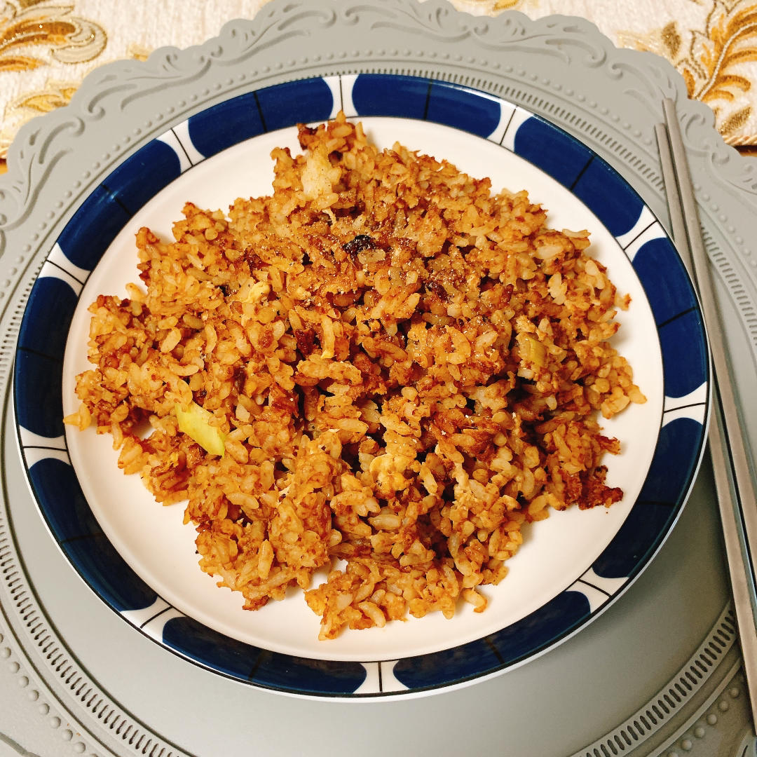 据说是 正宗酱油炒饭