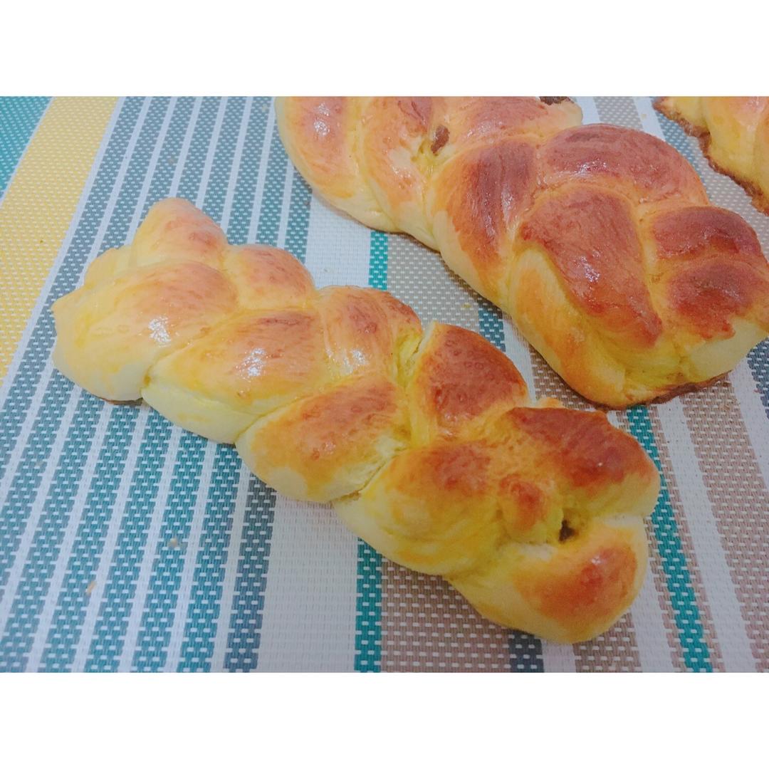 葡萄干麻花辫面包