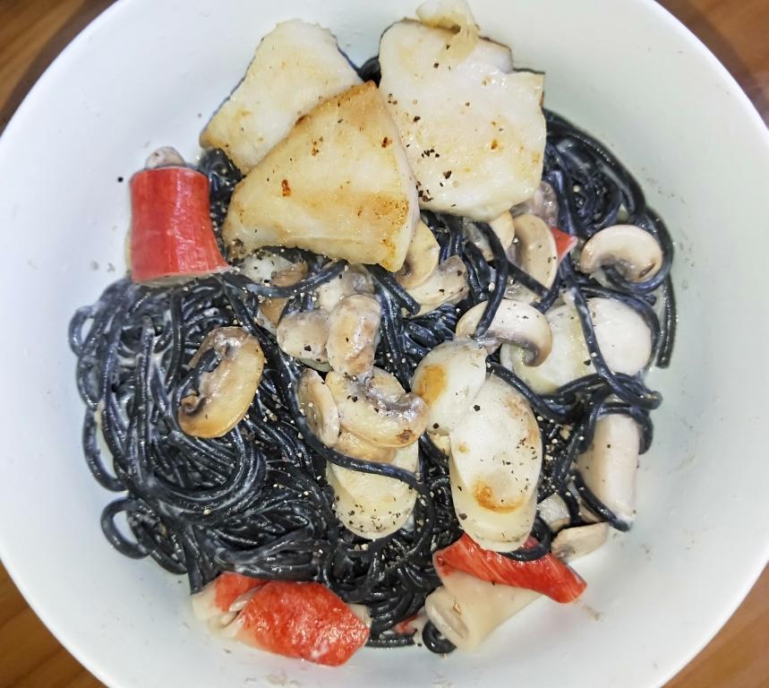 家庭版白汁墨鱼面的做法