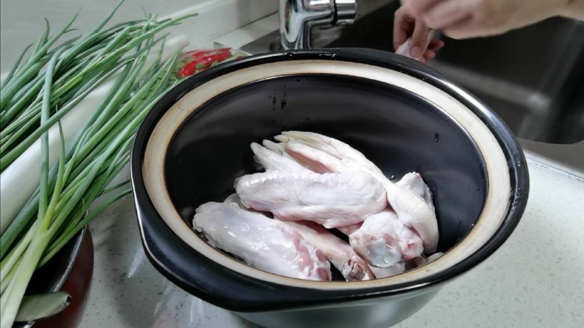 卤煮鸭翅简直不要太好吃的做法 步骤1