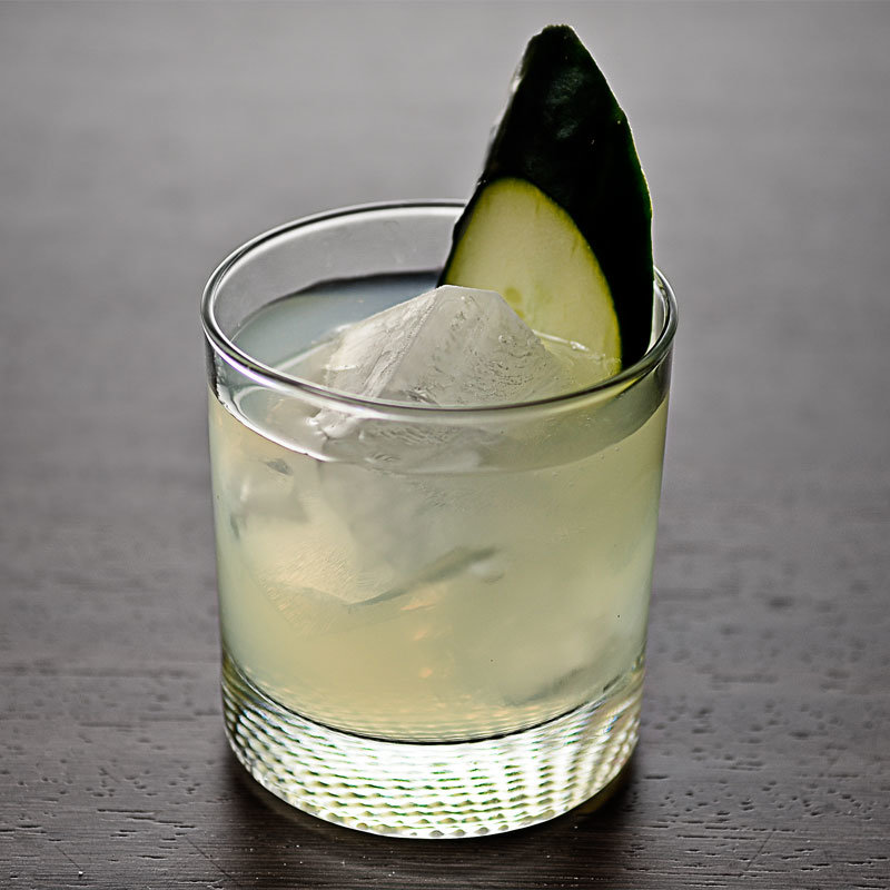 cucumber, basil & lime gimlet cocktail的做法