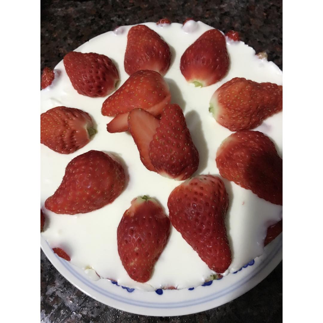 草莓酸奶慕斯蛋糕