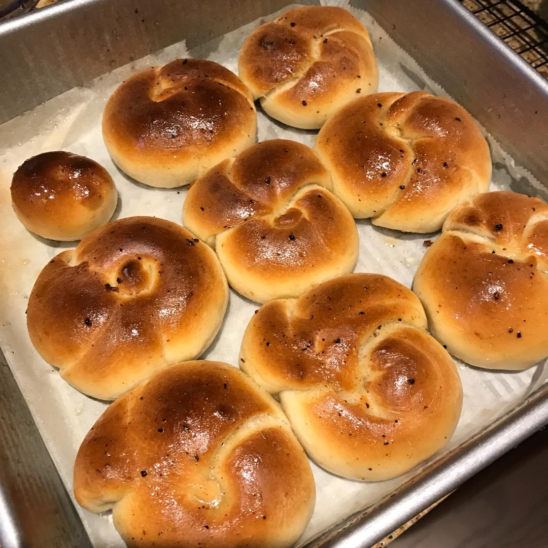 精致厨房美大厨做的优雅烘焙 2015第84集:香蒜面包结(手工版) 94