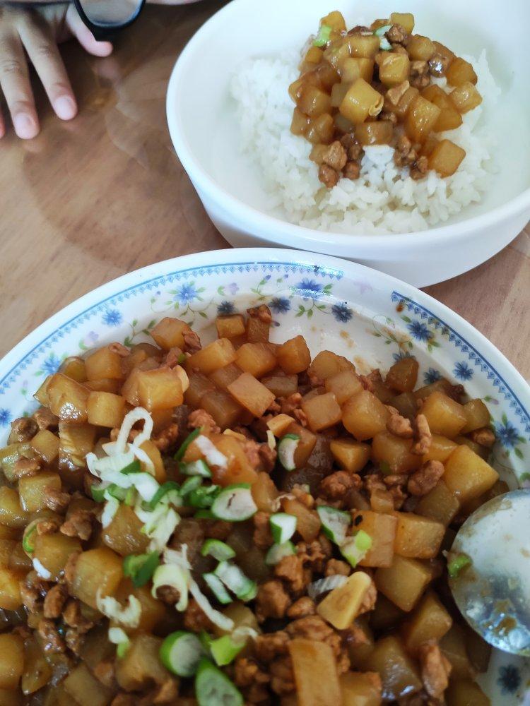 肉末土豆浇饭
