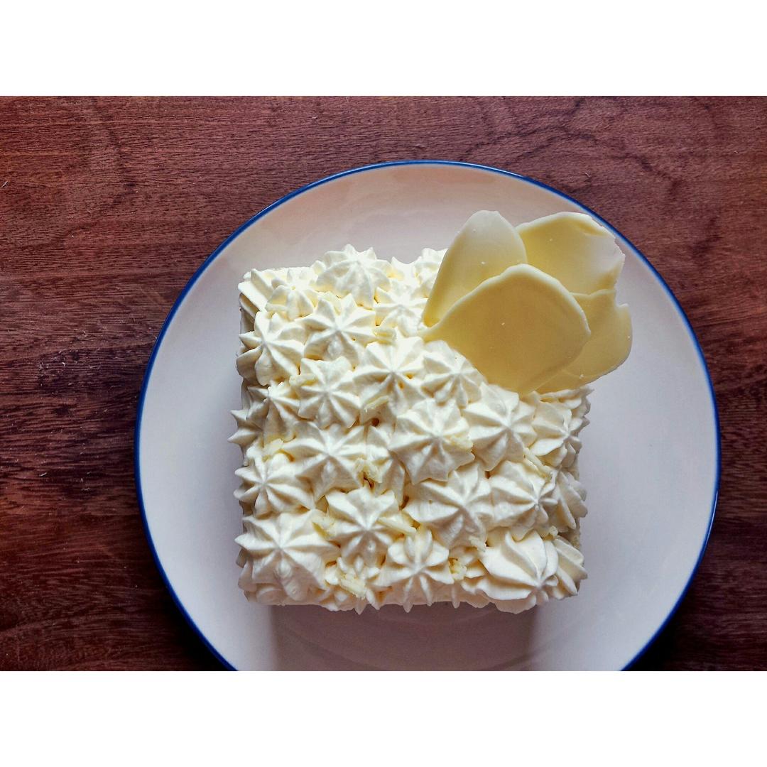 白巧克力草莓蛋糕