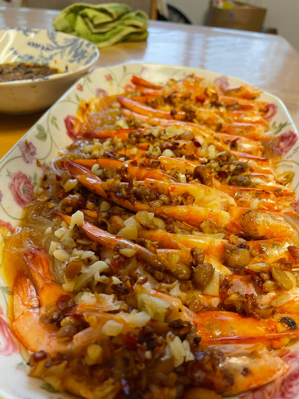 虾最美味的吃法必须是这个——蒜蓉蒸虾（多动图，孔瑶的食谱）