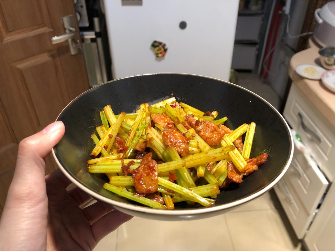 芹菜炒五花肉