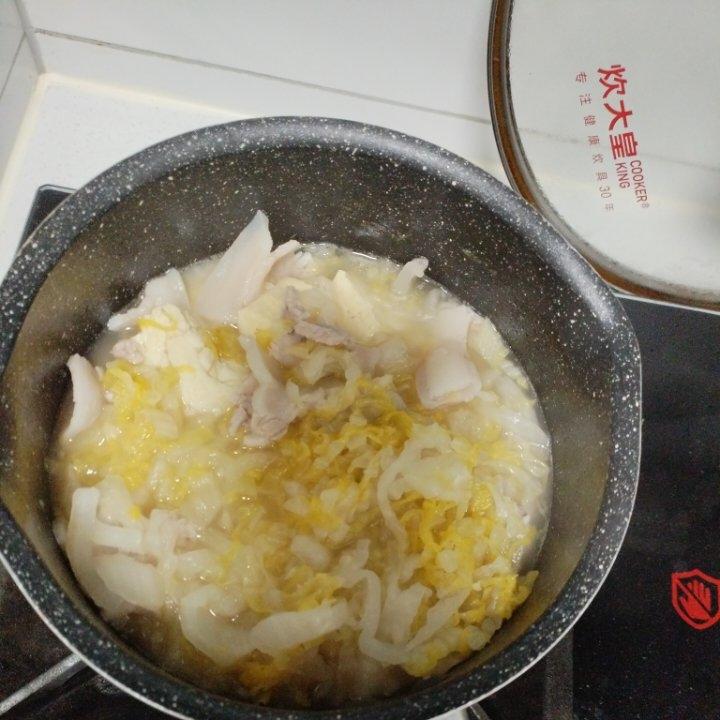 东北酸菜炖白肉