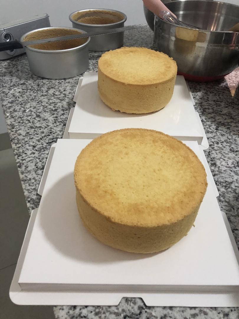 戚风蛋糕胚（方子是两个4寸加高或者一个普通6寸）