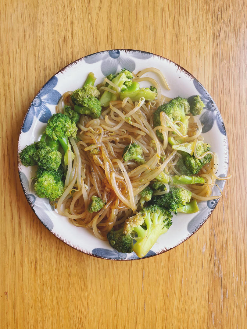 轻断食餐-有烧烤味的减脂魔芋蔬菜面