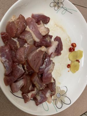 猪肉蚝豉燜萝卜的做法 步骤2