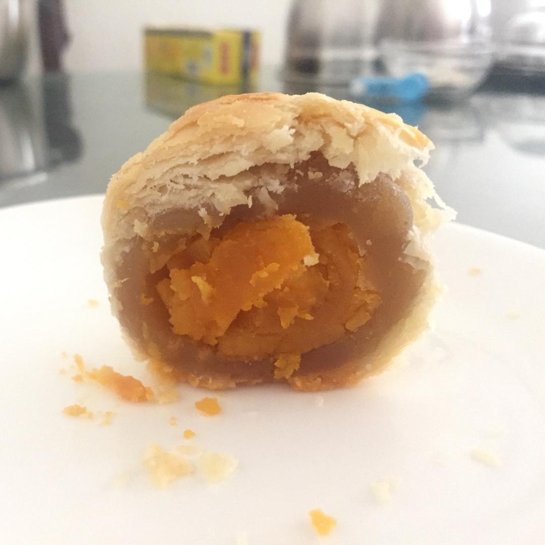 蛋黄酥 Danhuangsu