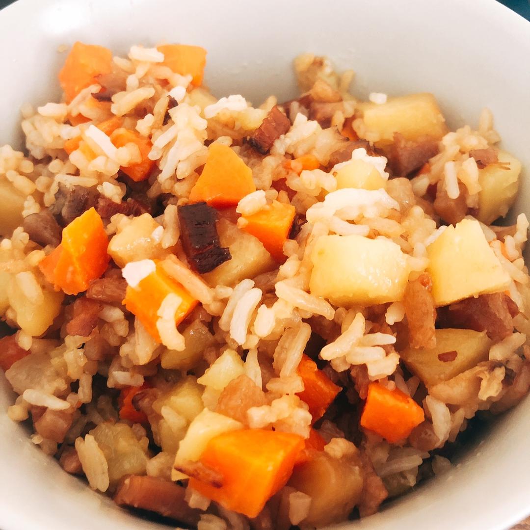 腊肉土豆闷饭