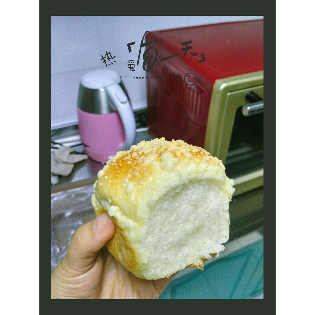 奶香酥粒面包