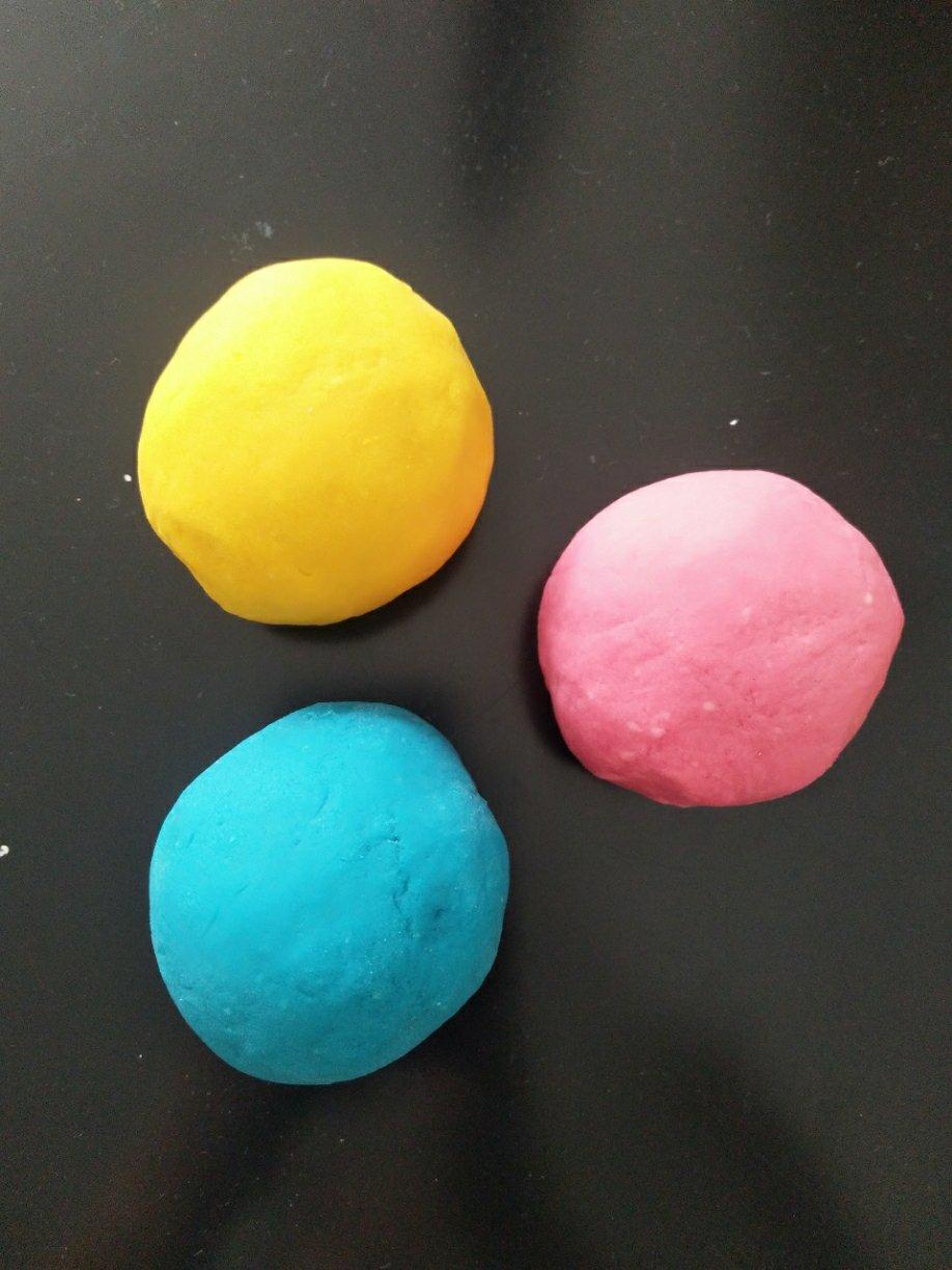 大祺小淇做的安全的橡皮泥自制