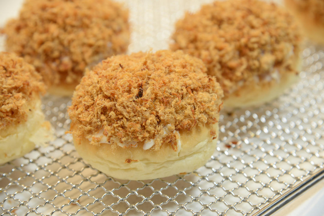 吃不腻的沙拉肉松面包