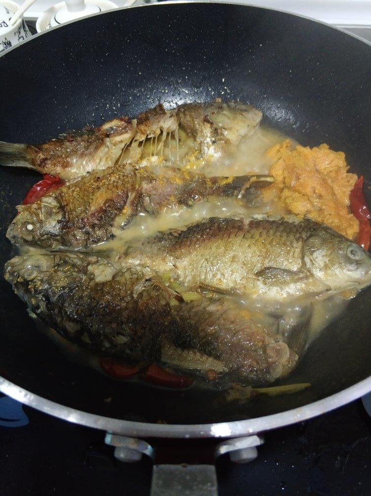 家传煎鲫鱼