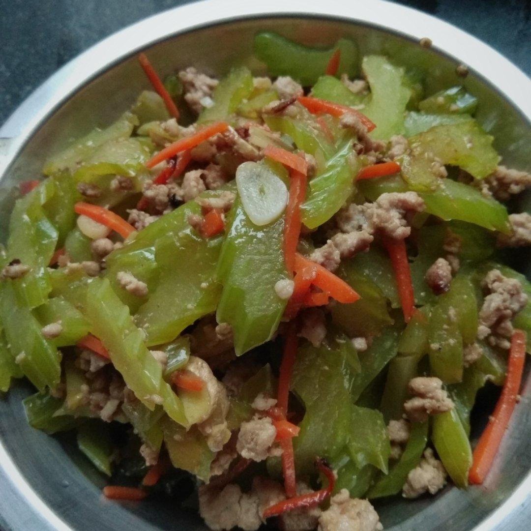 西芹炒肉