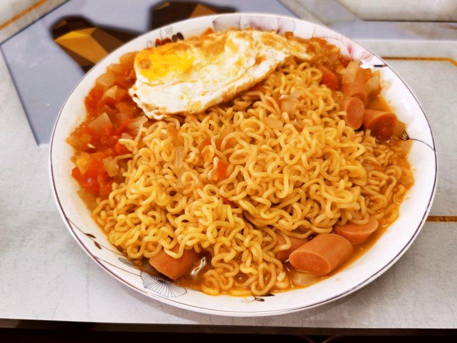 番茄荷包蛋焖面