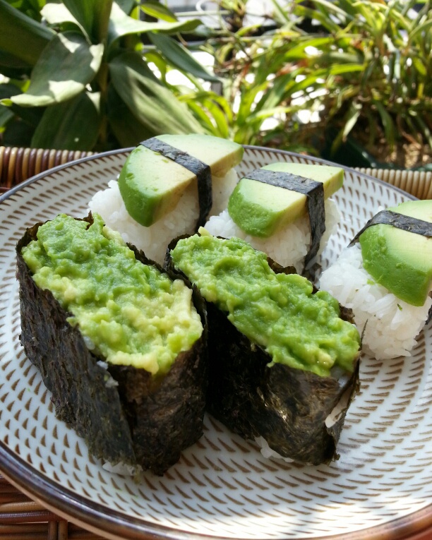 惠妈妈hui做的牛油果寿司