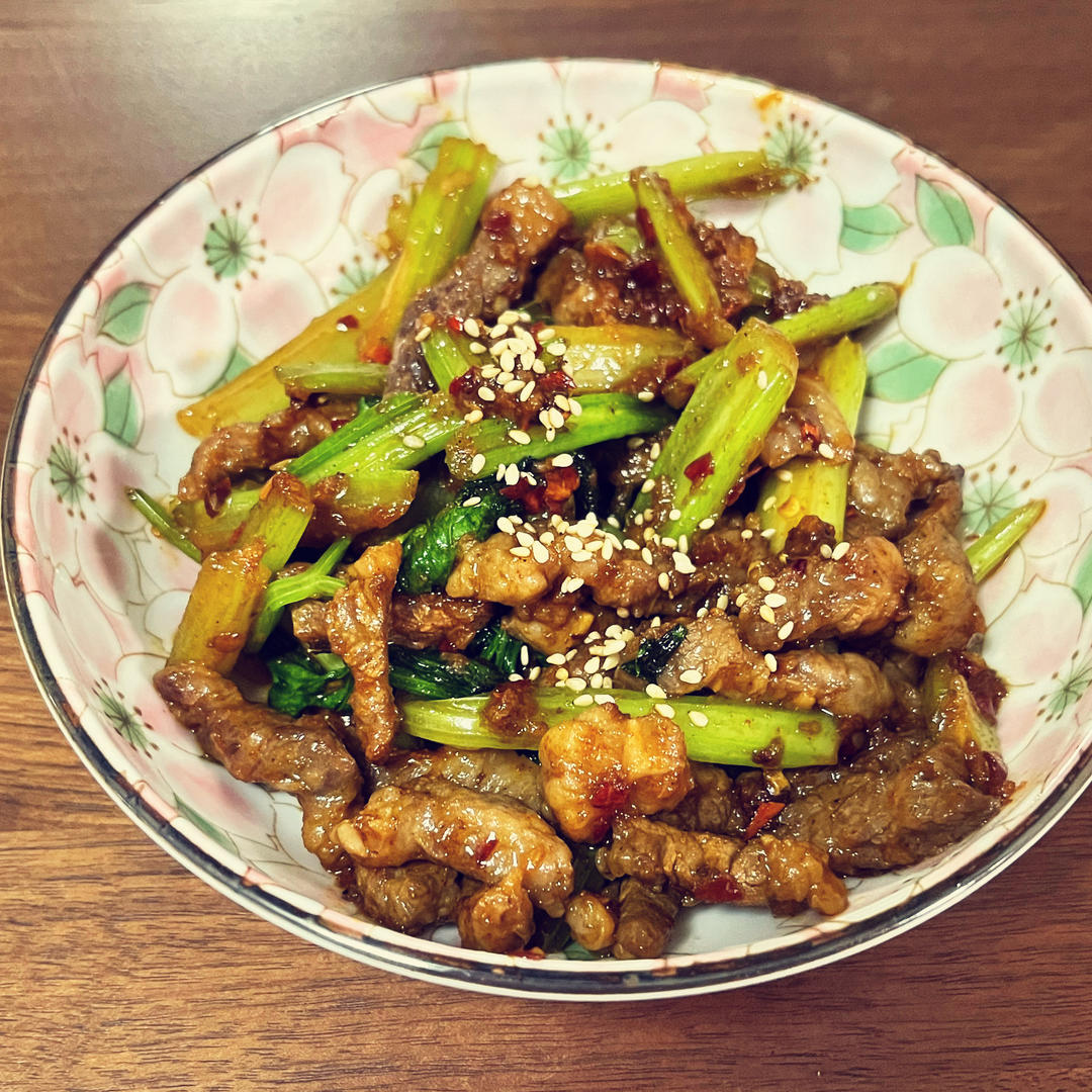 下饭神器又来了，试试这道芹菜炒牛肉！！