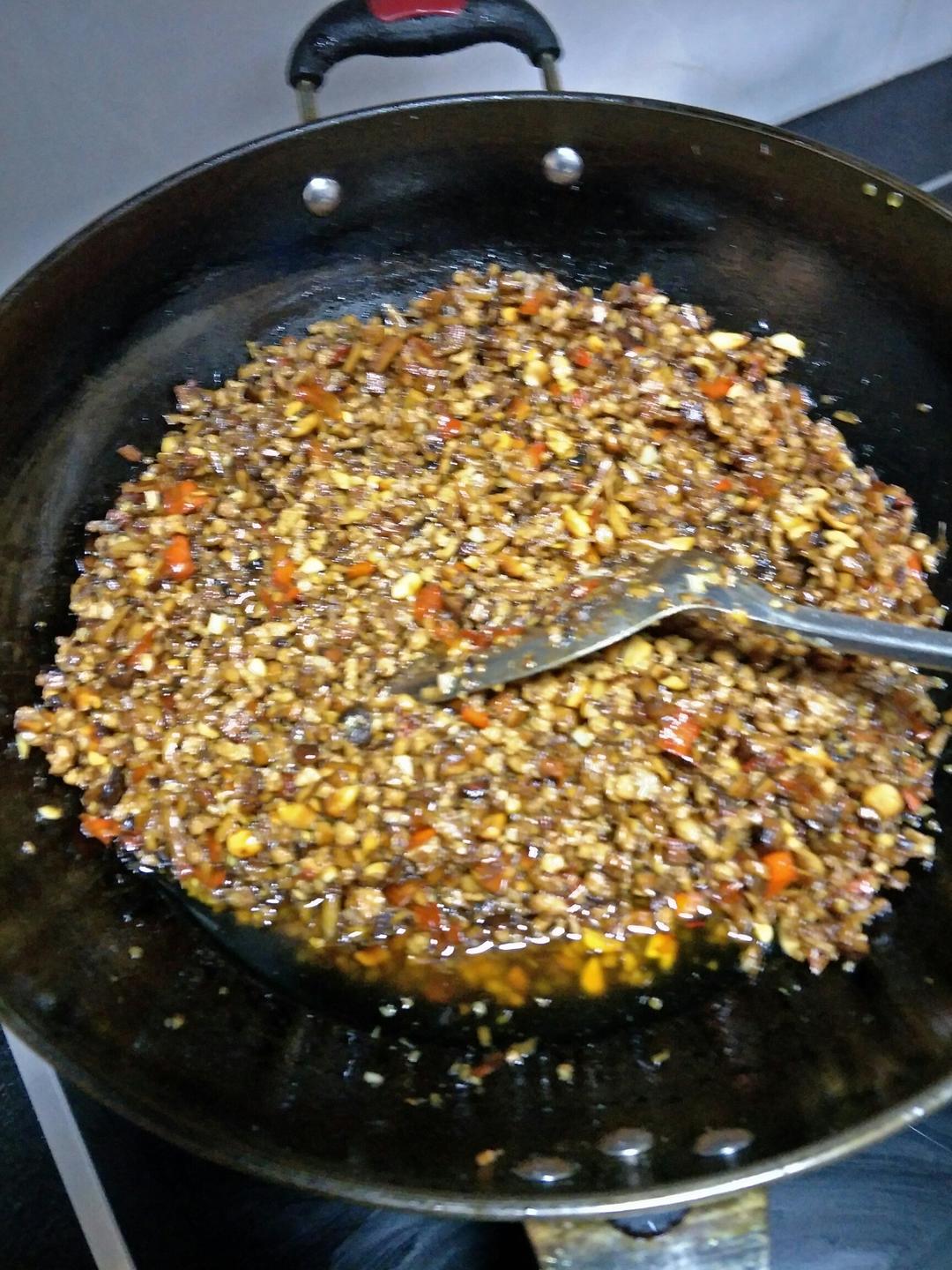 奶奶祖传秘制辣椒肉酱-下饭必备！