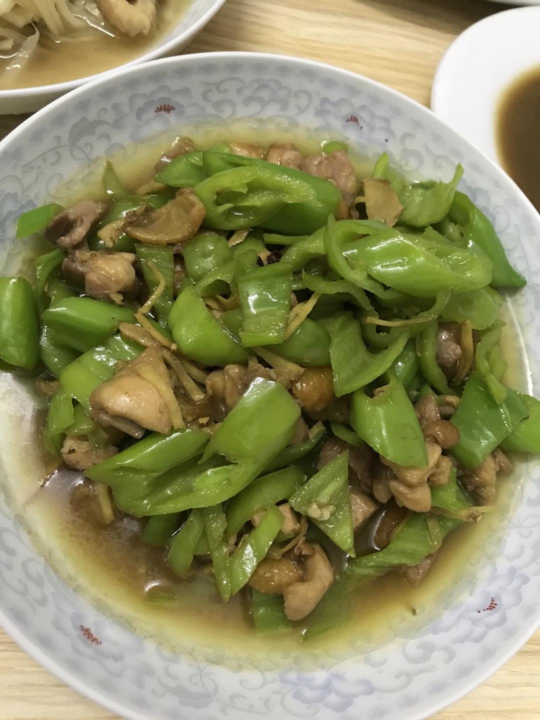 鸡肉炒辣椒的做法