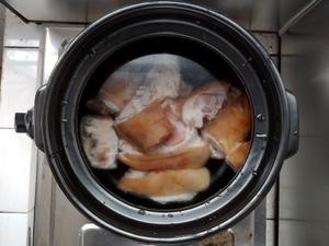 羊肚菌竹荪野生菌菌汤包猪手煲汤的做法 步骤4