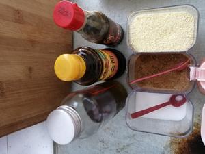 超简单的炒包菜火腿肠的做法 步骤3
