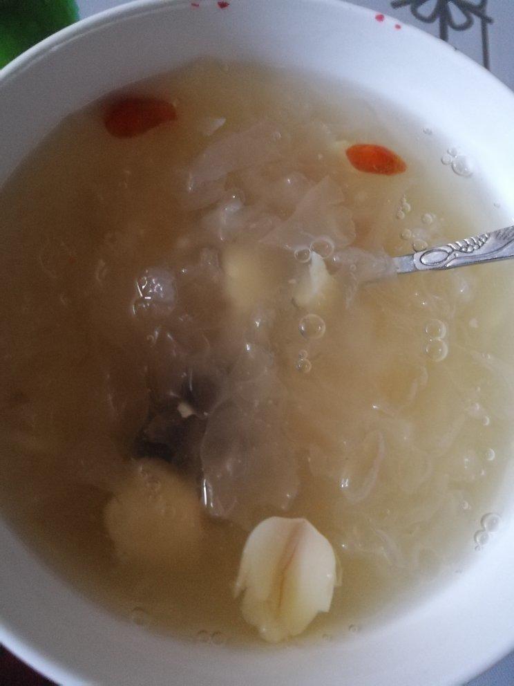 红枣银耳莲子羹（有出胶质、出胶，懒人的电压力锅版）