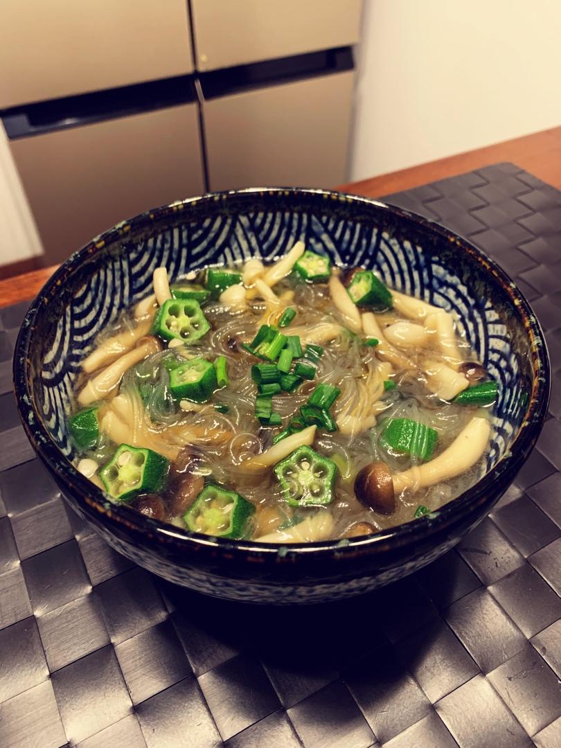 上古的云做的菌茹粉丝汤