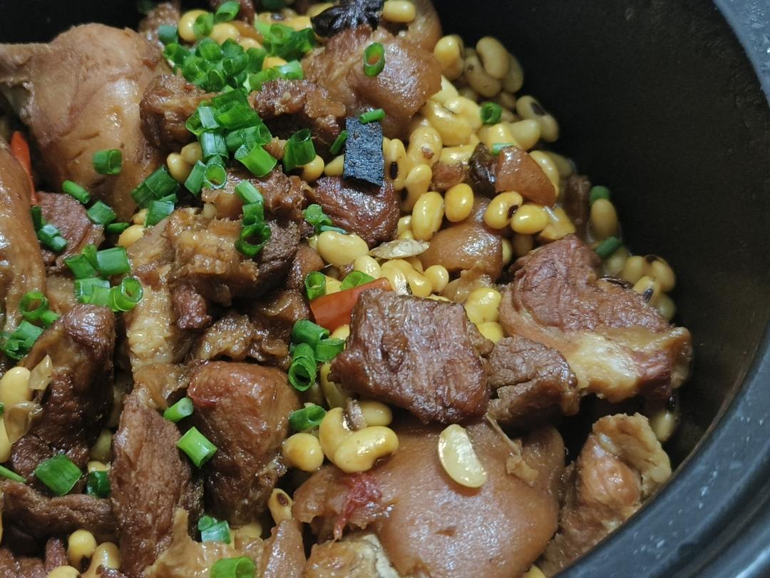 猪蹄炖黄豆