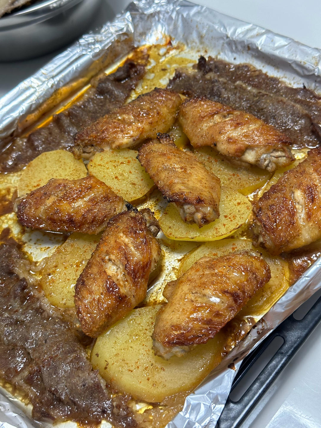 椒香浓郁，好吃到舔手指的黑椒土豆烤鸡翅～