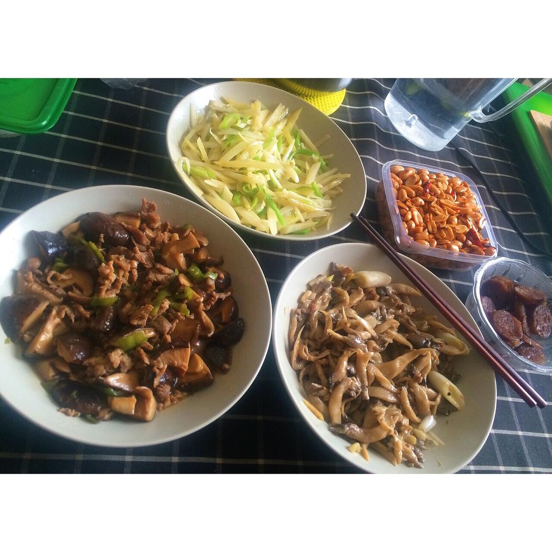 平菇/海鲜菇炒肉