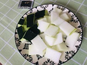 冬瓜木耳薏仁汤的做法 步骤1