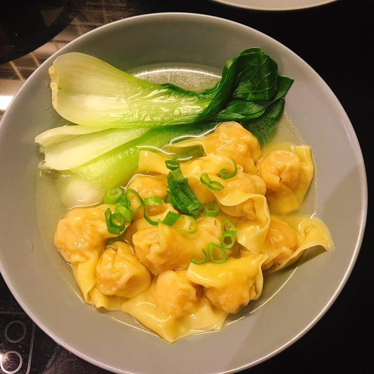 虾仁猪肉胡萝卜馄饨-附剥活虾技巧.几种馄饨包法