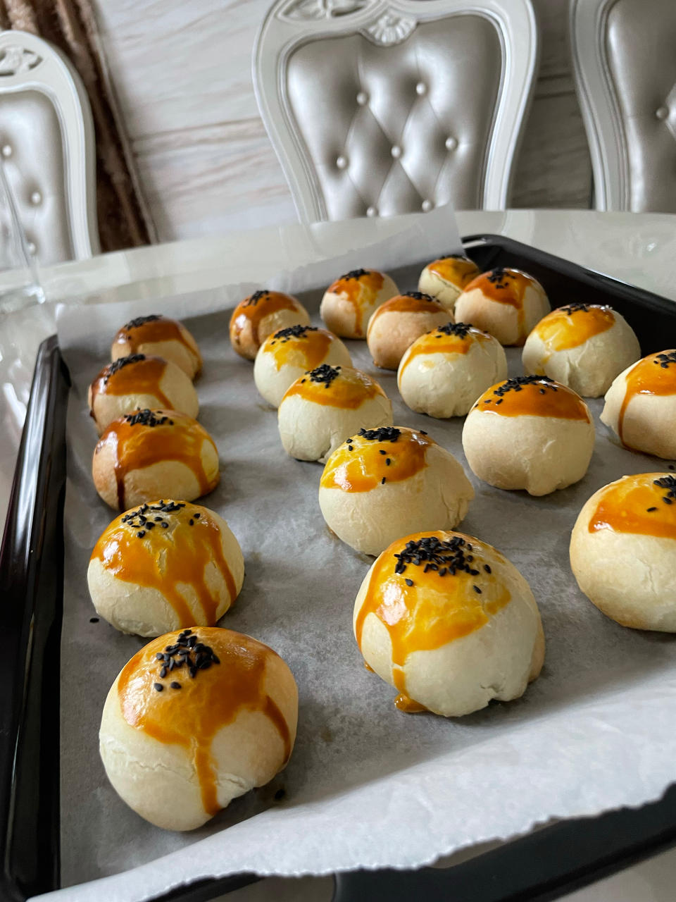 蛋黄酥（超详细步骤，附红豆沙馅做法）