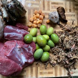 橄榄金线莲鲍鱼炖瘦肉汤的做法 步骤1