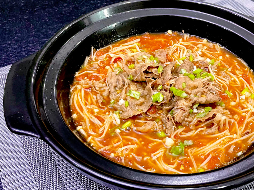 番茄金针菇肥牛卷（热菜）