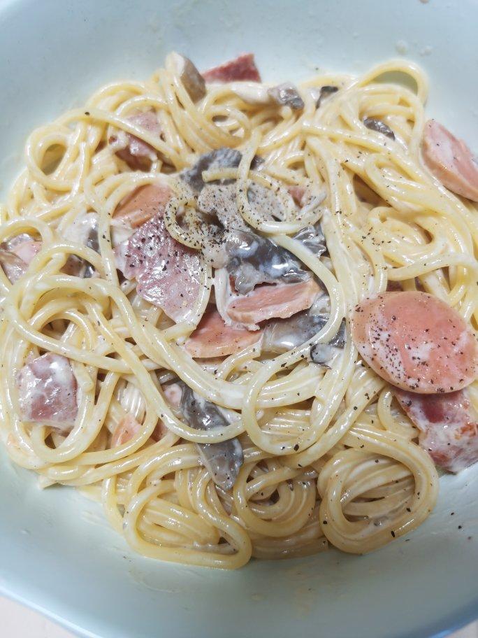 简单快手的奶油蘑菇培根意面